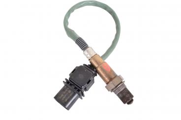 Oxygen sensor upstream of left and right catalytic converter 