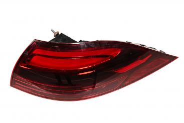 Right rear lamp 
