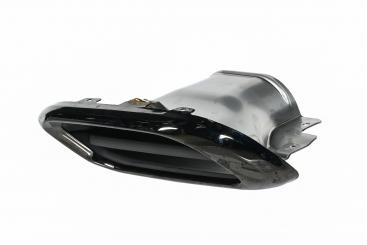 Right tailpipe trim