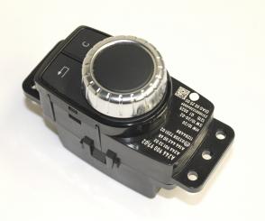 Audio/COMAND control panel controller switching block 