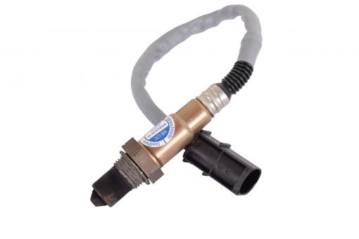 Oxygen sensor upstream of catalytic converter 