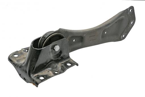 Strut, trailing arm