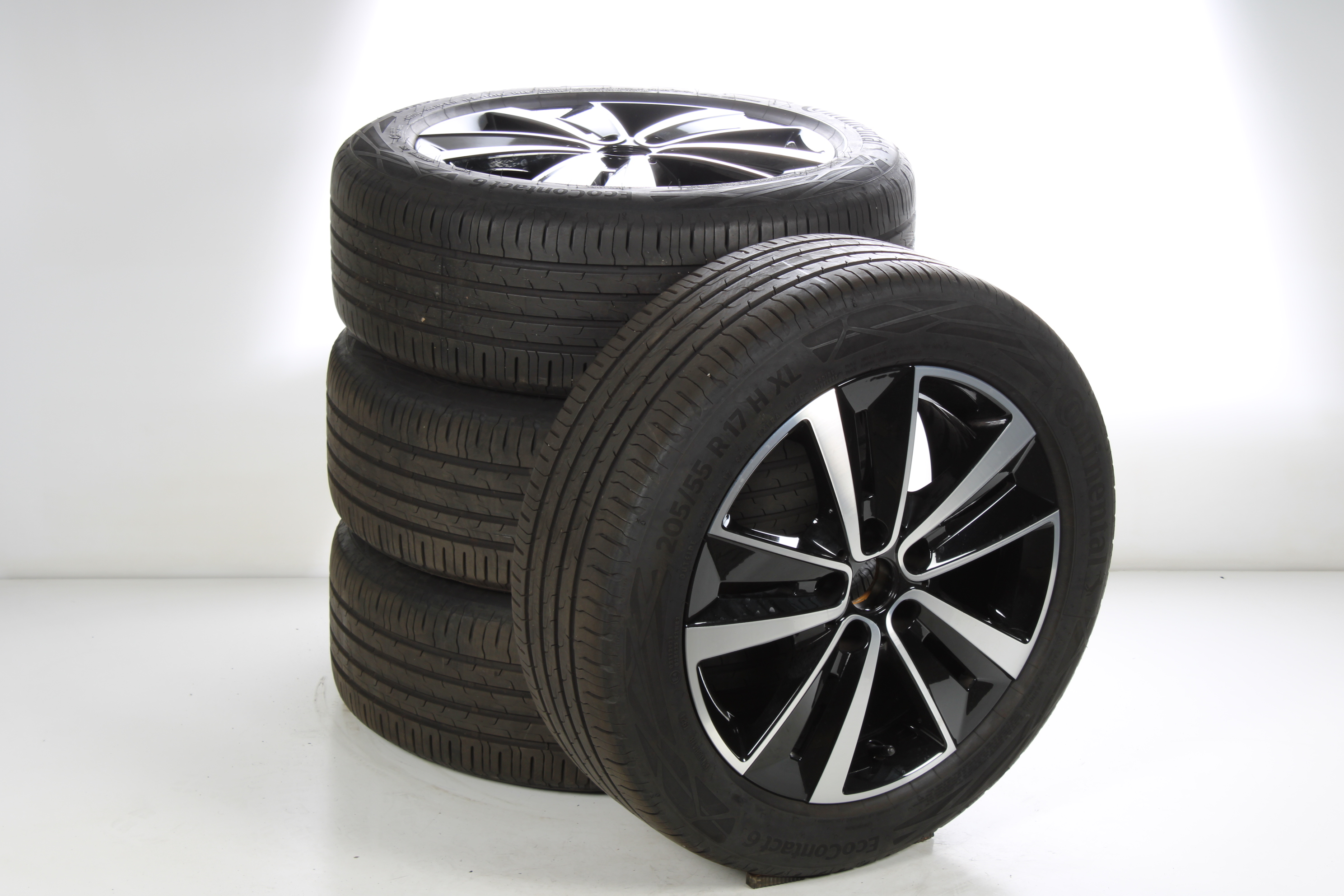 Mercedes-Benz Used Parts | Summer Wheel and Tire Package Alloy 17