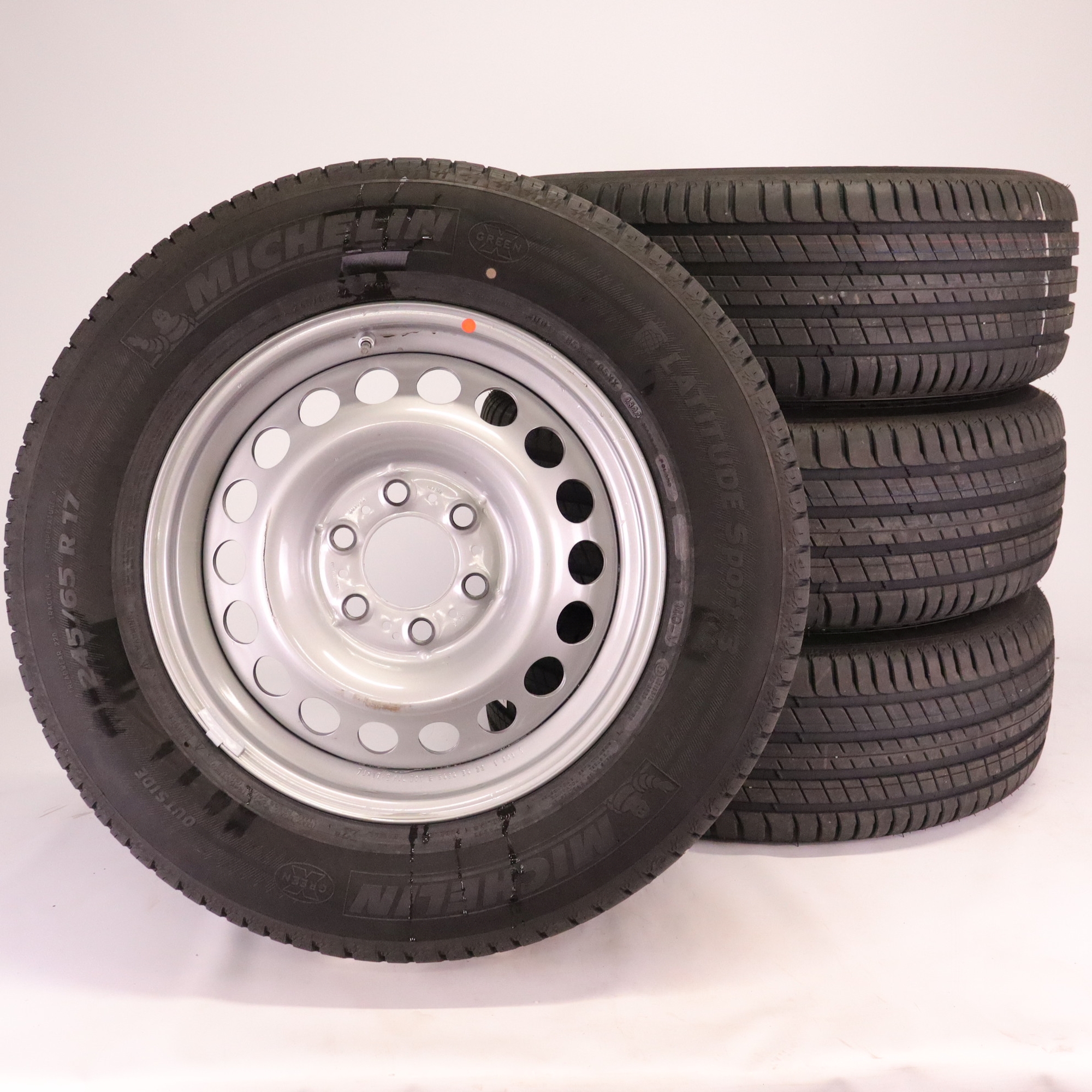 Mercedes-Benz Used Parts | Summer Wheel and Tire Package Steel 17 